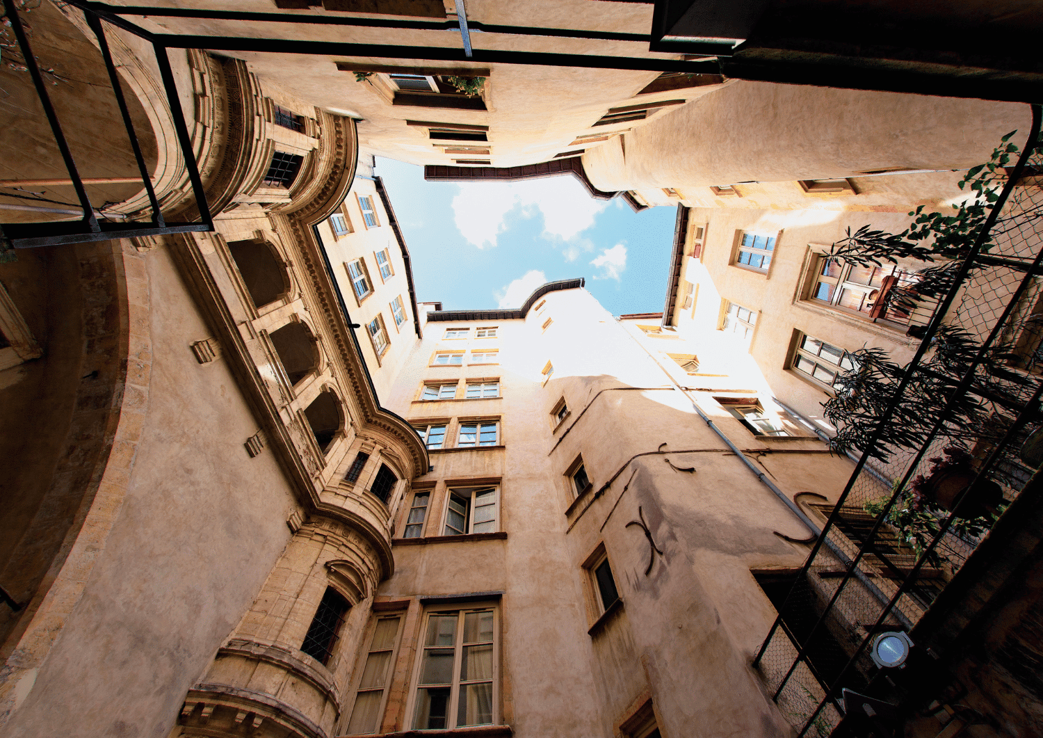 Cour intérieure d'immeuble lyonnais